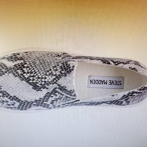 Never worn Steve Madden Loafers Gills-C Snake.  Color is Snake skin pattern.